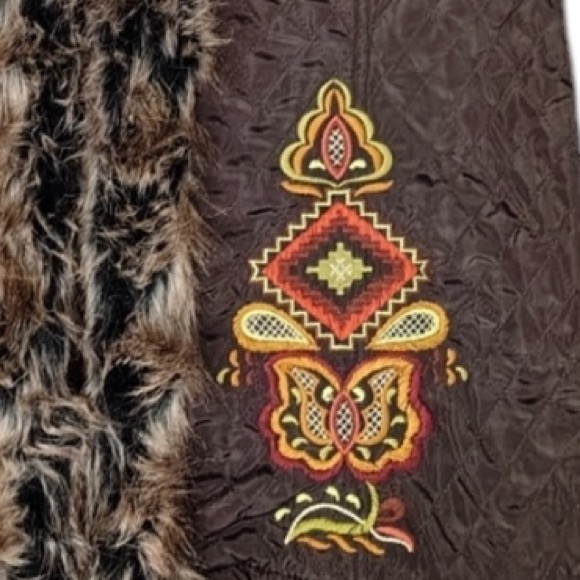 Double D Ranch Twila heavily embroidered fur trimmed vest. Incredibly rare NWOT - Picture 9 of 14
